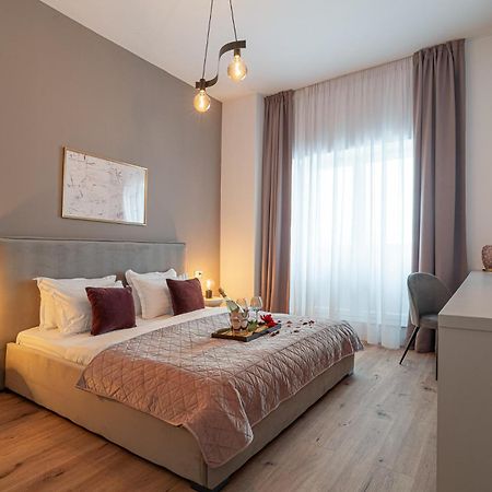 Loggia & Luxe 5Br Penthouse In Universitatii Area Bucharest Exterior photo