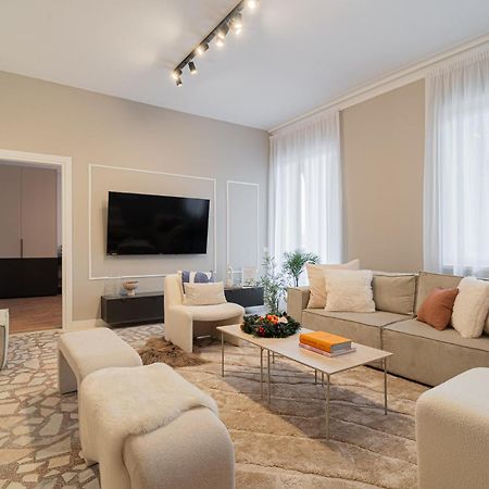 Loggia & Luxe 5Br Penthouse In Universitatii Area Bucharest Exterior photo