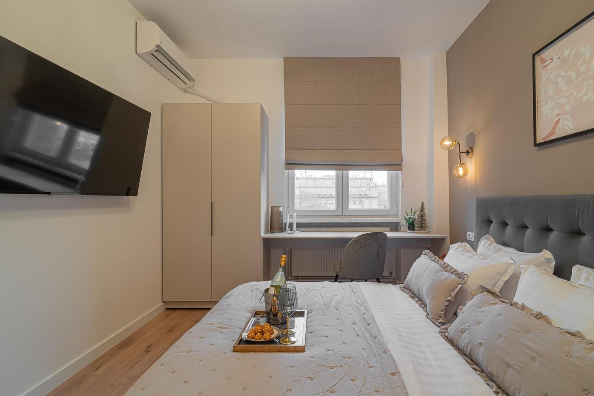 Loggia & Luxe 5Br Penthouse In Universitatii Area Bucharest Exterior photo