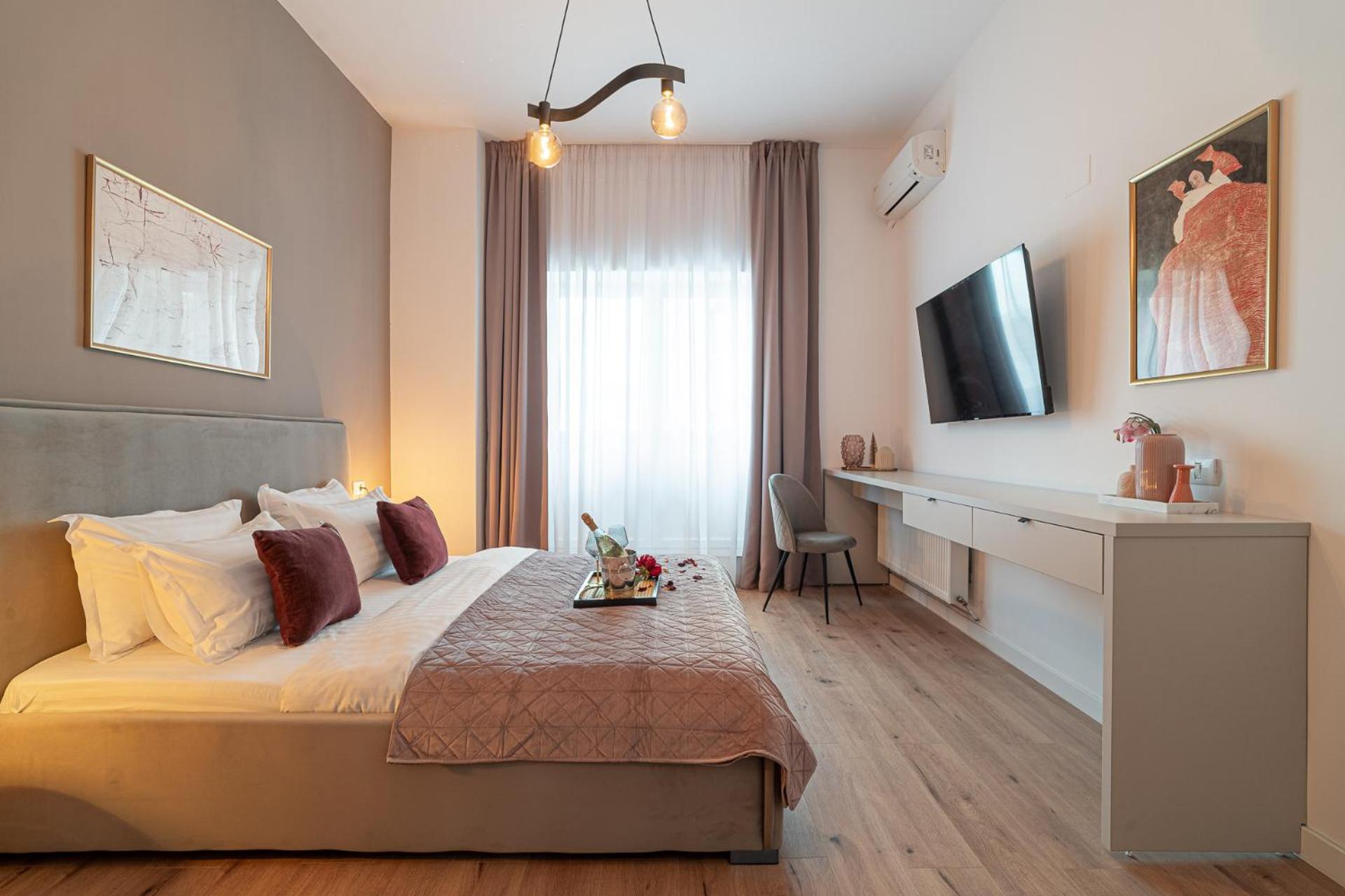 Loggia & Luxe 5Br Penthouse In Universitatii Area Bucharest Exterior photo