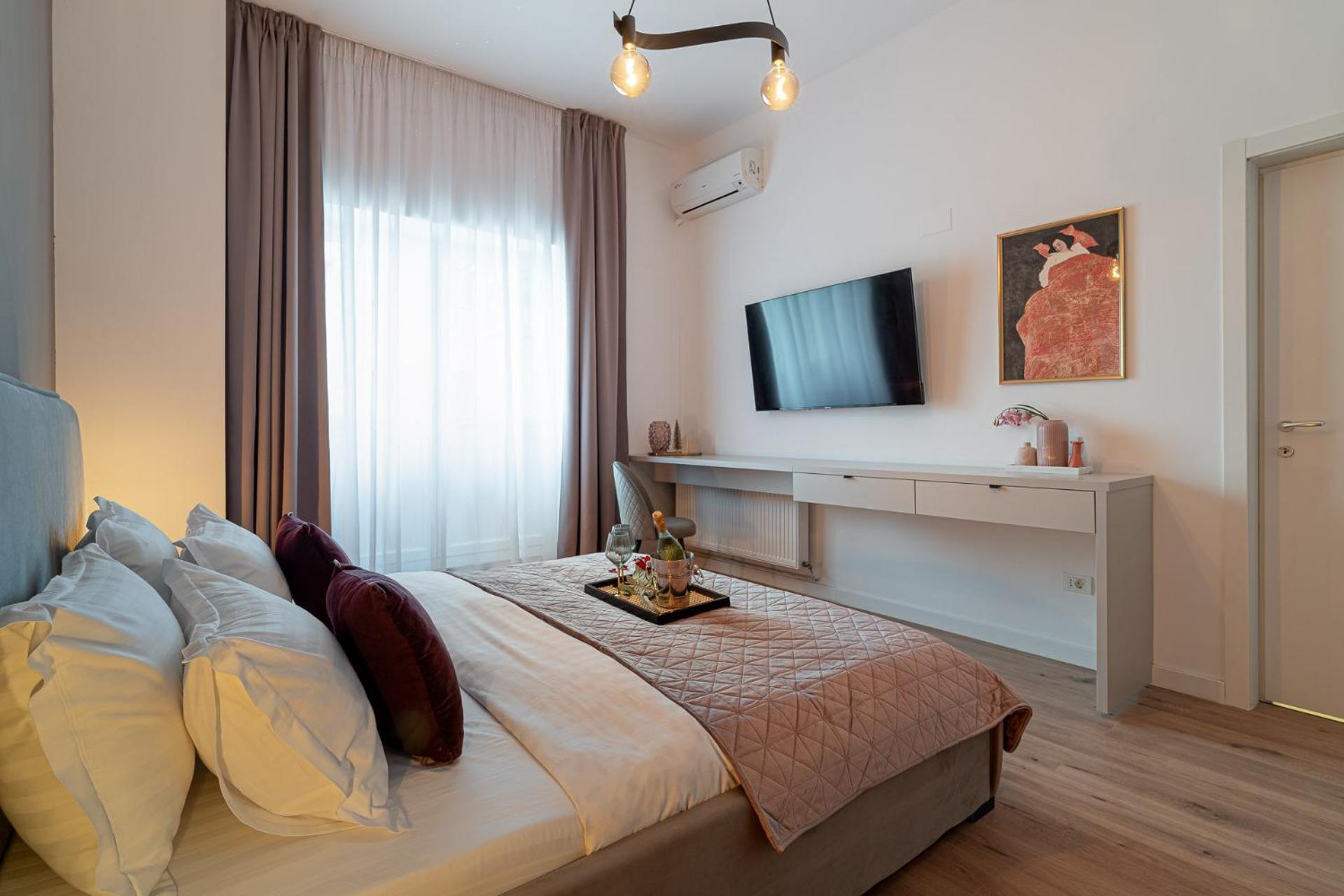 Loggia & Luxe 5Br Penthouse In Universitatii Area Bucharest Exterior photo