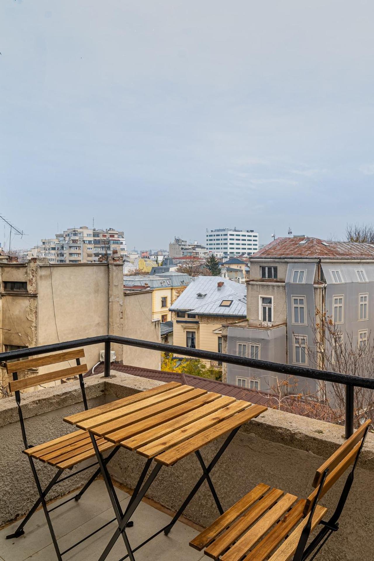 Loggia & Luxe 5Br Penthouse In Universitatii Area Bucharest Exterior photo