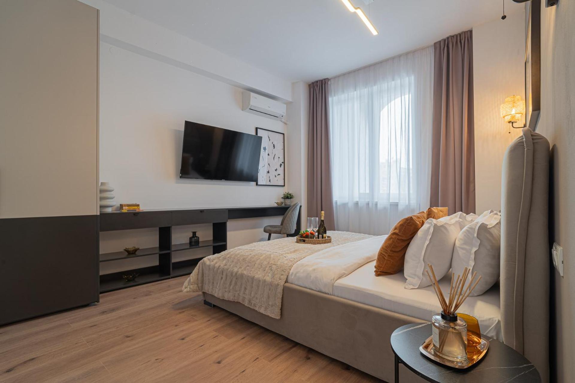 Loggia & Luxe 5Br Penthouse In Universitatii Area Bucharest Exterior photo