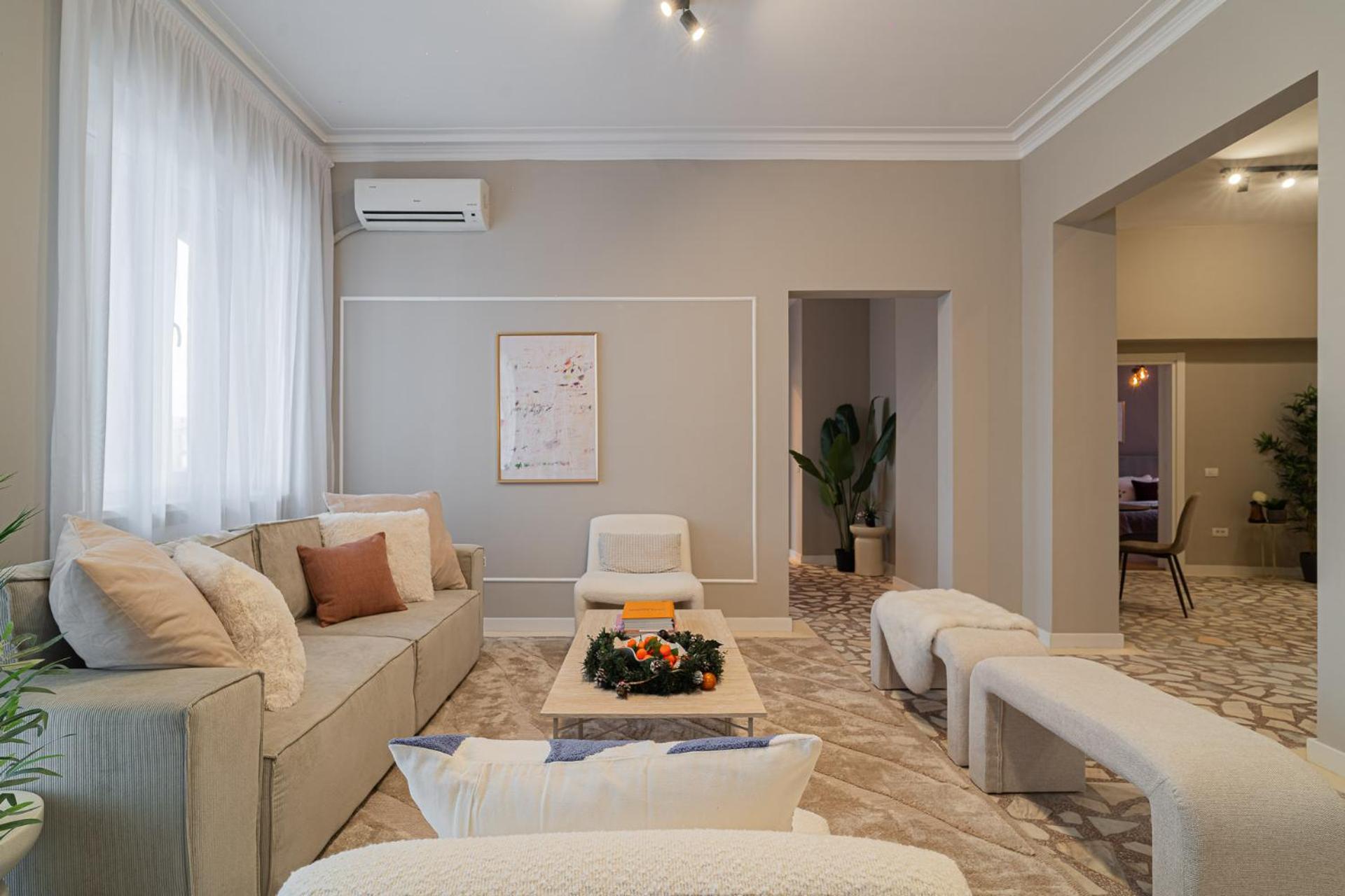 Loggia & Luxe 5Br Penthouse In Universitatii Area Bucharest Exterior photo