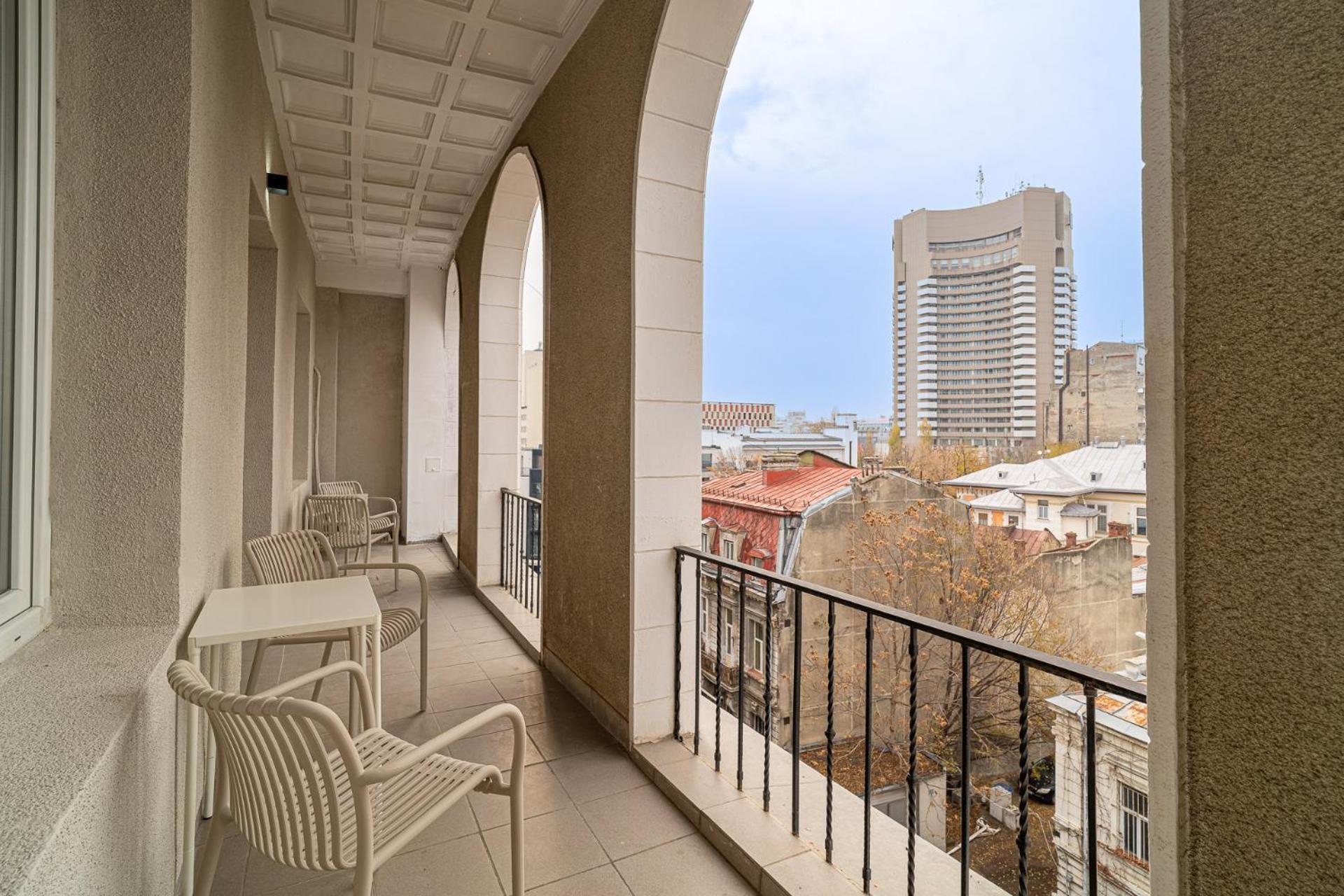 Loggia & Luxe 5Br Penthouse In Universitatii Area Bucharest Exterior photo