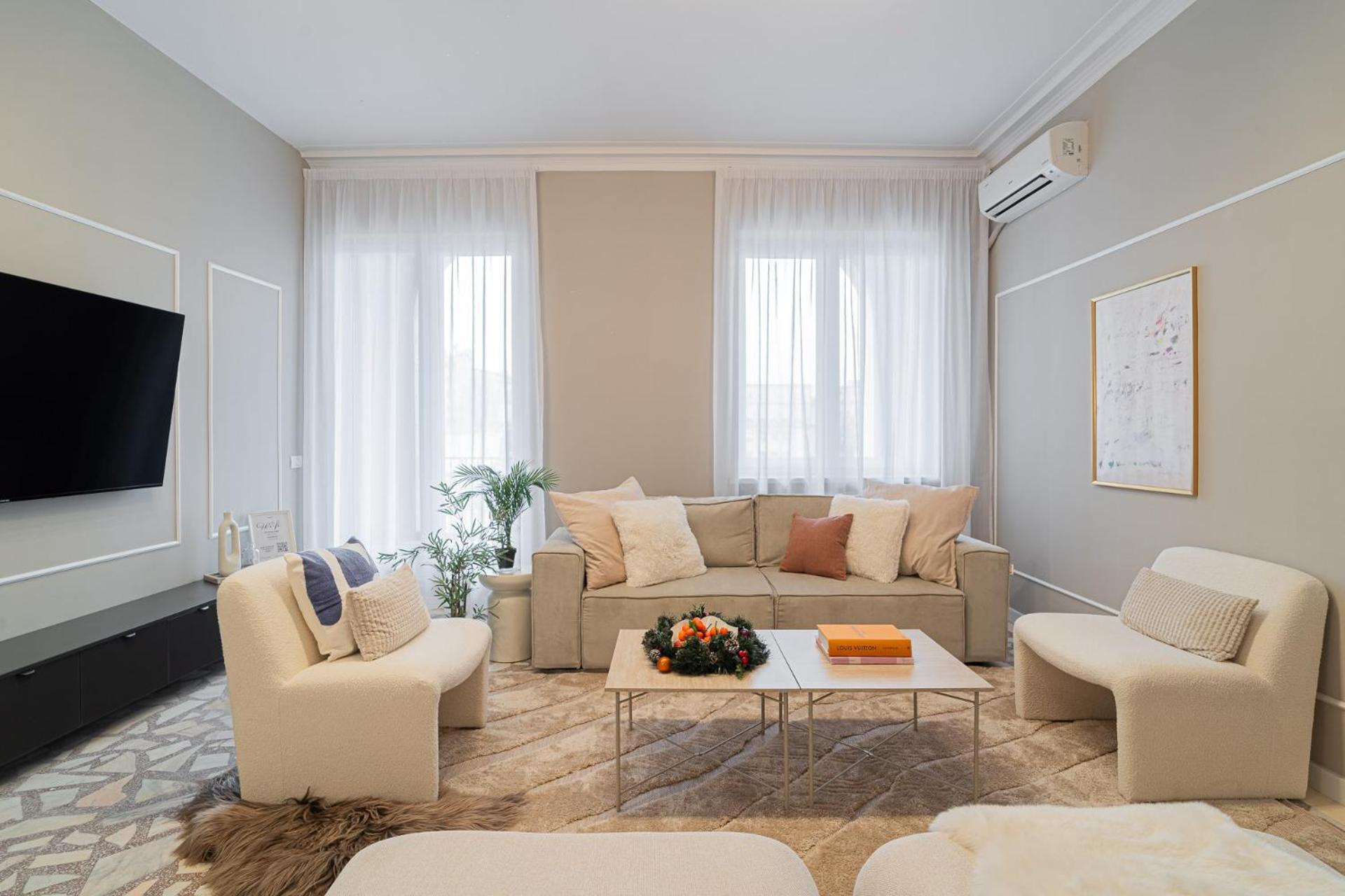Loggia & Luxe 5Br Penthouse In Universitatii Area Bucharest Exterior photo