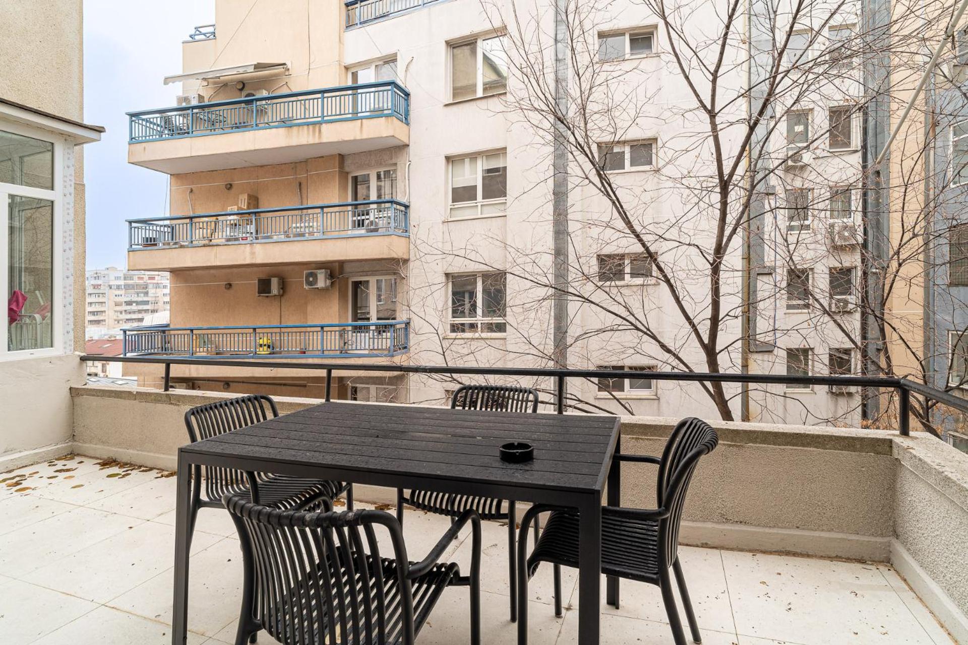 Loggia & Luxe 5Br Penthouse In Universitatii Area Bucharest Exterior photo
