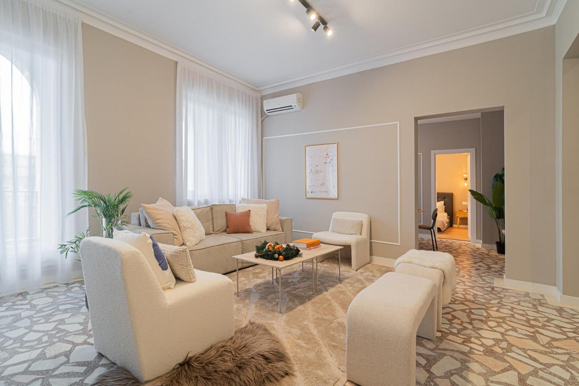Loggia & Luxe 5Br Penthouse In Universitatii Area Bucharest Exterior photo
