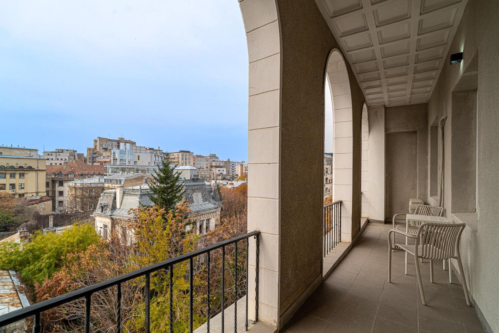 Loggia & Luxe 5Br Penthouse In Universitatii Area Bucharest Exterior photo